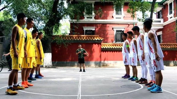 遠(yuǎn)行地產(chǎn)與天安門武警部隊(duì)聯(lián)誼活動(dòng)